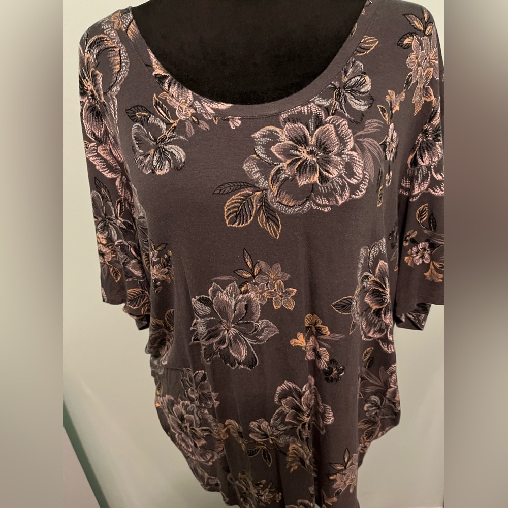 🌹Women’s 24/7 XL‎ Shirt